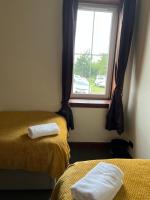 4 bed bungalow near Airportにあるベッド