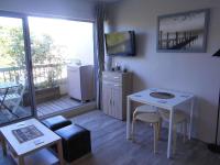 Plán poschodí v ubytovaní Studio cabine rénové, climatisé, avec balcon et parking privé, à deux pas de la plage - 4 couchages - FR-1-250-238