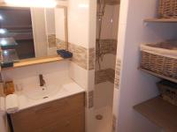 Plán poschodí v ubytovaní Studio cabine rénové, climatisé, avec balcon et parking privé, à deux pas de la plage - 4 couchages - FR-1-250-238