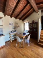 A kitchen or kitchenette at Romantic Rialto Apartment