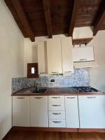 A kitchen or kitchenette at Romantic Rialto Apartment