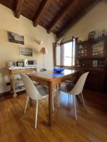 A kitchen or kitchenette at Romantic Rialto Apartment