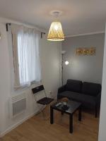 Plán poschodí v ubytovaní Appartement F2 de Standing avec terrasse et jardin privatif Aux Portes de Paris (M13)