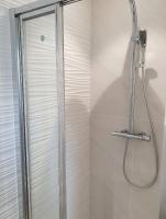 Łazienka w obiekcie EXIGEHOME - Chambre d'hôte avec jacuzzi et jardin paysagé, partagé