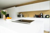 Kuchnia lub aneks kuchenny w obiekcie EXIGEHOME - Chambre d'hôte avec jacuzzi et jardin paysagé, partagé