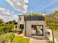 Ogród w obiekcie EXIGEHOME - Chambre d'hôte avec jacuzzi et jardin paysagé, partagé