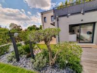 Ogród w obiekcie EXIGEHOME - Chambre d'hôte avec jacuzzi et jardin paysagé, partagé