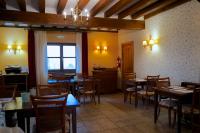 Reštaurácia alebo iné gastronomické zariadenie v ubytovaní Hotel Valle De Arco