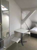Posteľ alebo postele v izbe v ubytovaní Hoża Apartments and Rooms