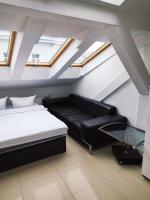 Posteľ alebo postele v izbe v ubytovaní Hoża Apartments and Rooms