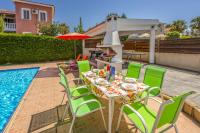 Bazén v ubytování Villa Magnolia by Villa Plus nebo v jeho okolí