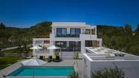 Bazén v ubytování Johnny's White Luxury Villa nebo v jeho okolí