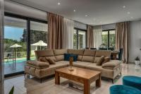 Posezení v ubytování Johnny's White Luxury Villa