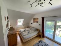 Posteľ alebo postele v izbe v ubytovaní 5 bedroom villa very close to Balaton