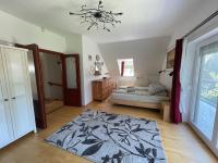 Posteľ alebo postele v izbe v ubytovaní 5 bedroom villa very close to Balaton