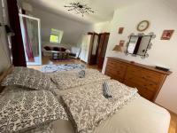 Posteľ alebo postele v izbe v ubytovaní 5 bedroom villa very close to Balaton