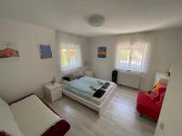 Posteľ alebo postele v izbe v ubytovaní 5 bedroom villa very close to Balaton