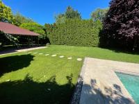 Bazén v ubytovaní 5 bedroom villa very close to Balaton alebo v jeho blízkosti