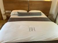 Postel nebo postele na pokoji v ubytování Billini Hotel, Historic Luxury