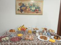 Jedlo v ubytovaní bed & breakfast alebo blízkom okolí
