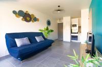 Telewizja i/lub zestaw kina domowego w obiekcie SELECT'soHOME - Résidence Le Levant - Services hôteliers - Appartement proche plage&commerces avec parking ! - LEV41