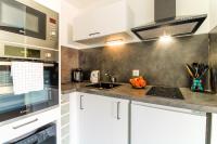Kuchnia lub aneks kuchenny w obiekcie SELECT'soHOME - Résidence Le Levant - Services hôteliers - Appartement proche plage&commerces avec parking ! - LEV41
