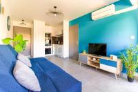 Telewizja i/lub zestaw kina domowego w obiekcie SELECT'soHOME - Résidence Le Levant - Services hôteliers - Appartement proche plage&commerces avec parking ! - LEV41