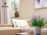 Posezení v ubytování Mira Holiday Homes - Luxury 1 bedroom with Burj Khalifa View