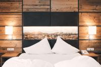 Łóżko lub łóżka w pokoju w obiekcie Hotel Gamsleiten