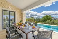 Basen w obiekcie Villa Istria Vabriga lub w pobliżu