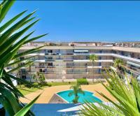 Bazén v ubytování Superbe appartement avec solarium et piscine communautaire nebo v jeho okolí