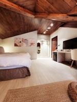 a bedroom with wooden ceilings and a large bed at Cingjing Florence Resort Villa in Ren&#39;ai