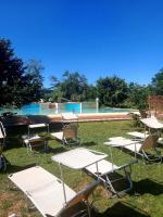 Bazén v ubytovaní Agriturismo Cascina Madonnina alebo v jeho blízkosti