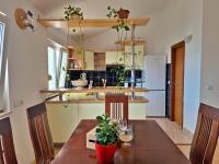 Kuchyň nebo kuchyňský kout v ubytování Apartments Gajo