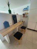 Kuchyň nebo kuchyňský kout v ubytování São João Beach Lounge