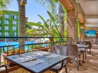 A balcony or terrace at Hotel Caesar Palace