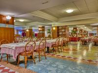 A restaurant or other place to eat at Hotel Caesar Palace