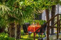 Zahrada ubytování Lujosa Casa Rural el Altico con barbacoa, chimenea y zona infantil