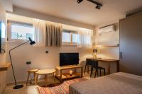 Televízia a/alebo spoločenská miestnosť v ubytovaní SII City Luxury Suites