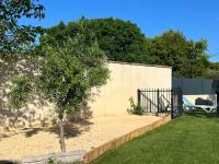 Vonkajšia záhrada v ubytovaní Maison avec piscine dans un magnifique village