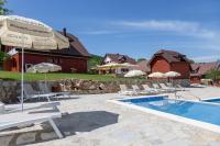 Bazén v ubytovaní Plitvice Village alebo v jeho blízkosti