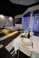 Posteľ alebo postele v izbe v ubytovaní Garda fantasy green jacuzzi sauna piscina