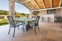 Patio alebo iná vonkajšia časť ubytovania Villa Dioniz