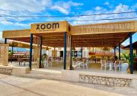 Reštaurácia alebo iné gastronomické zariadenie v ubytovaní Zoom Beach Hotel