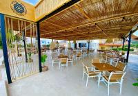 Reštaurácia alebo iné gastronomické zariadenie v ubytovaní Zoom Beach Hotel