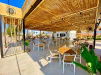 Reštaurácia alebo iné gastronomické zariadenie v ubytovaní Zoom Beach Hotel