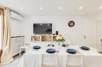 Telewizja i/lub zestaw kina domowego w obiekcie Appartement Gare St Charles Vieux Port 10 Personnes