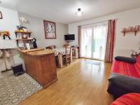 TV a/nebo společenská místnost v ubytování Au doux refuge, charmant T2 bis, parking gratuit, proche thermes, 6 personnes