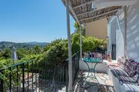 A balcony or terrace at Korakiana Cottage