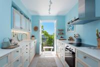 A kitchen or kitchenette at Korakiana Cottage